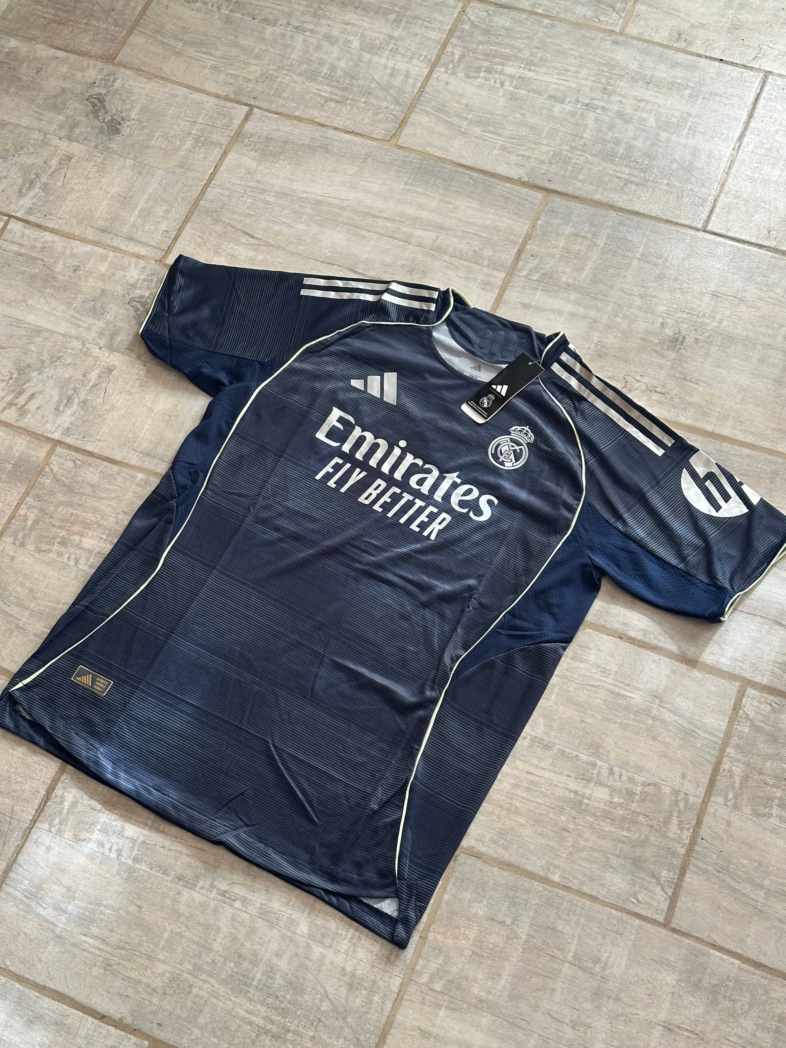 Camiseta Real Madrid plateada