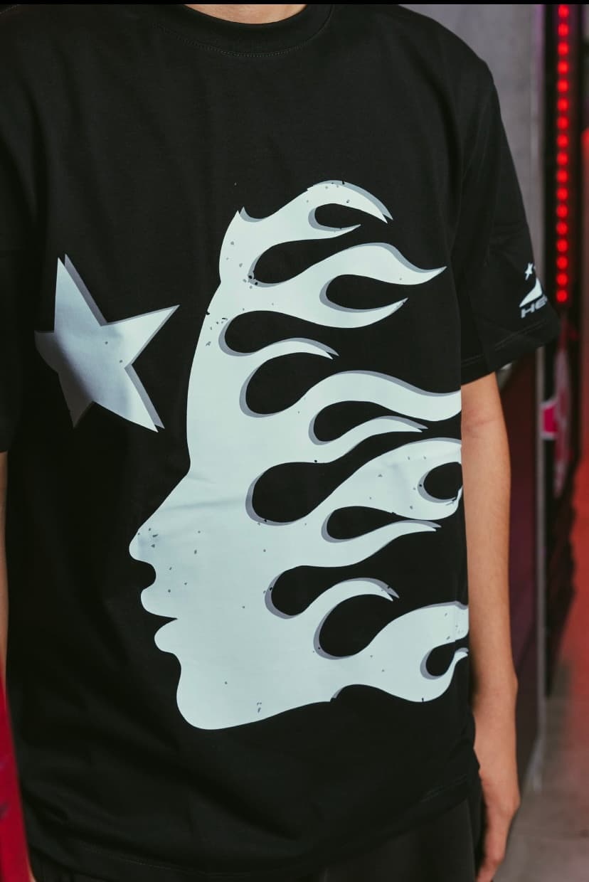 Hellstar negra con diseño