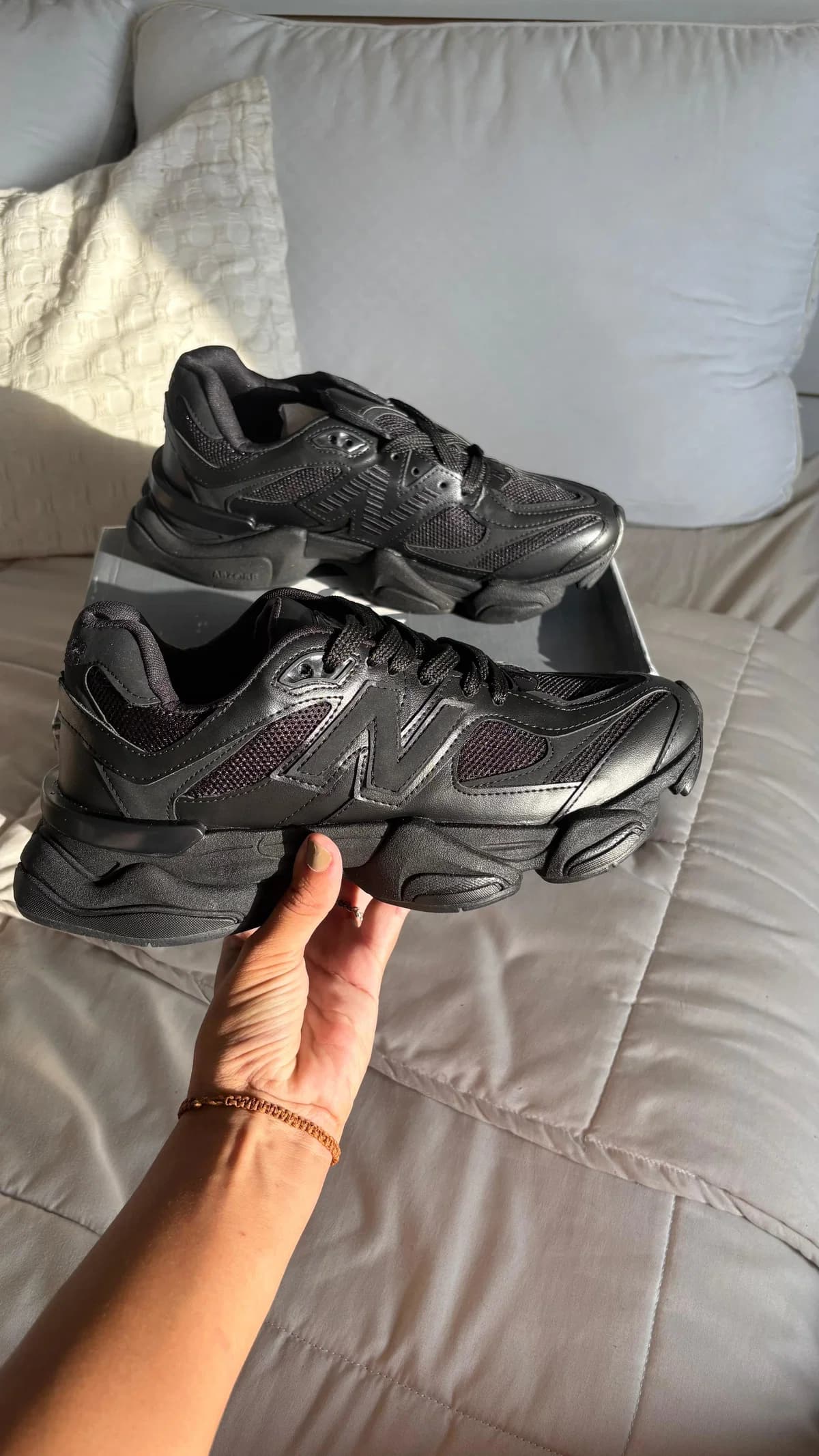 NEW BALANCE 9060 NEGRAS CUERO G5
