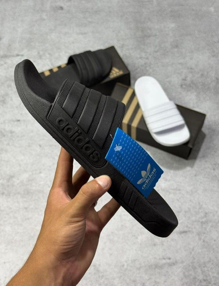 Adidas Premium Negras