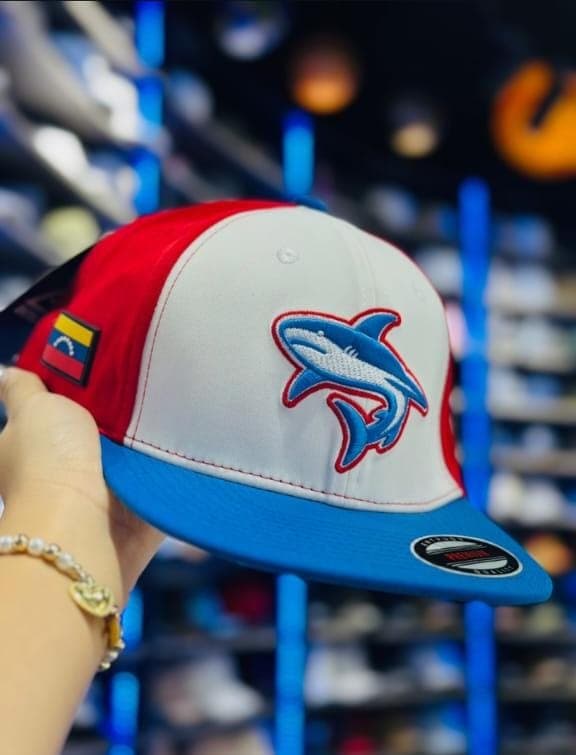 GORRA DE LOS TIBURONES DE LA GUAIRA 3x25