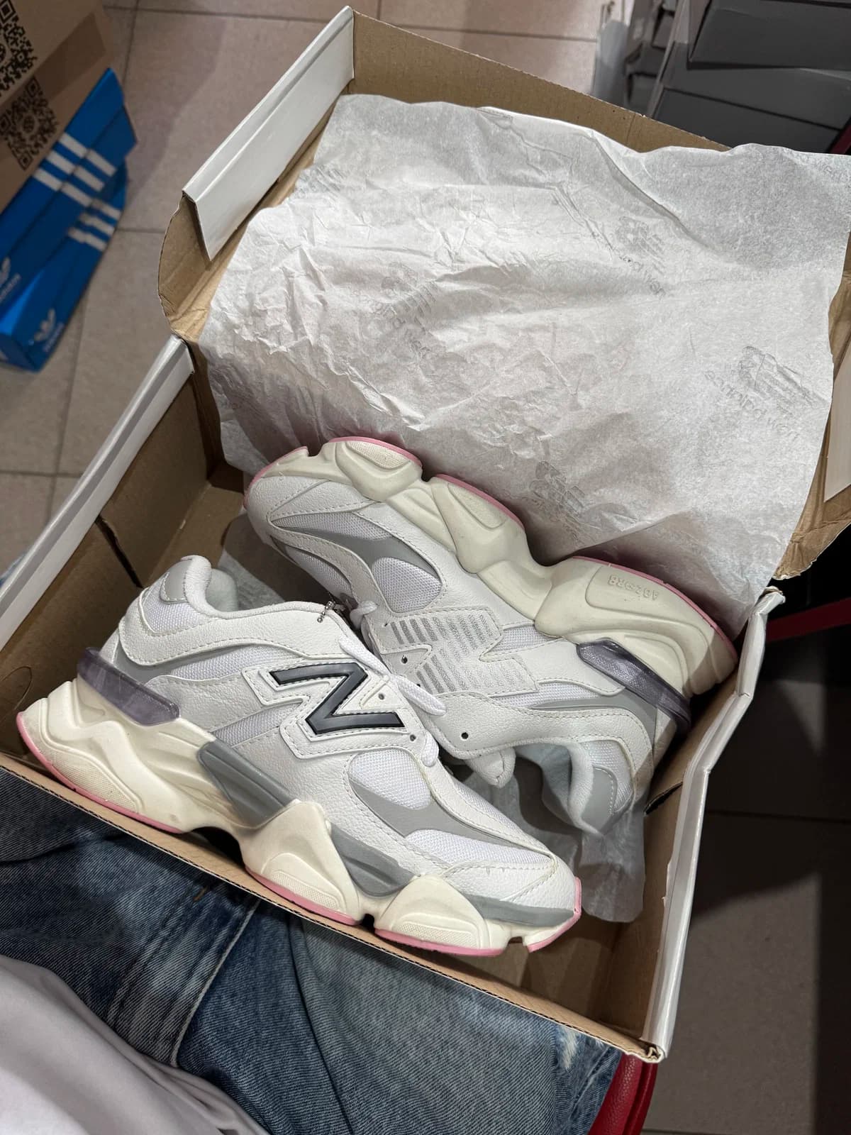 NEW BALANCE 9060 BLANCO / ROSA